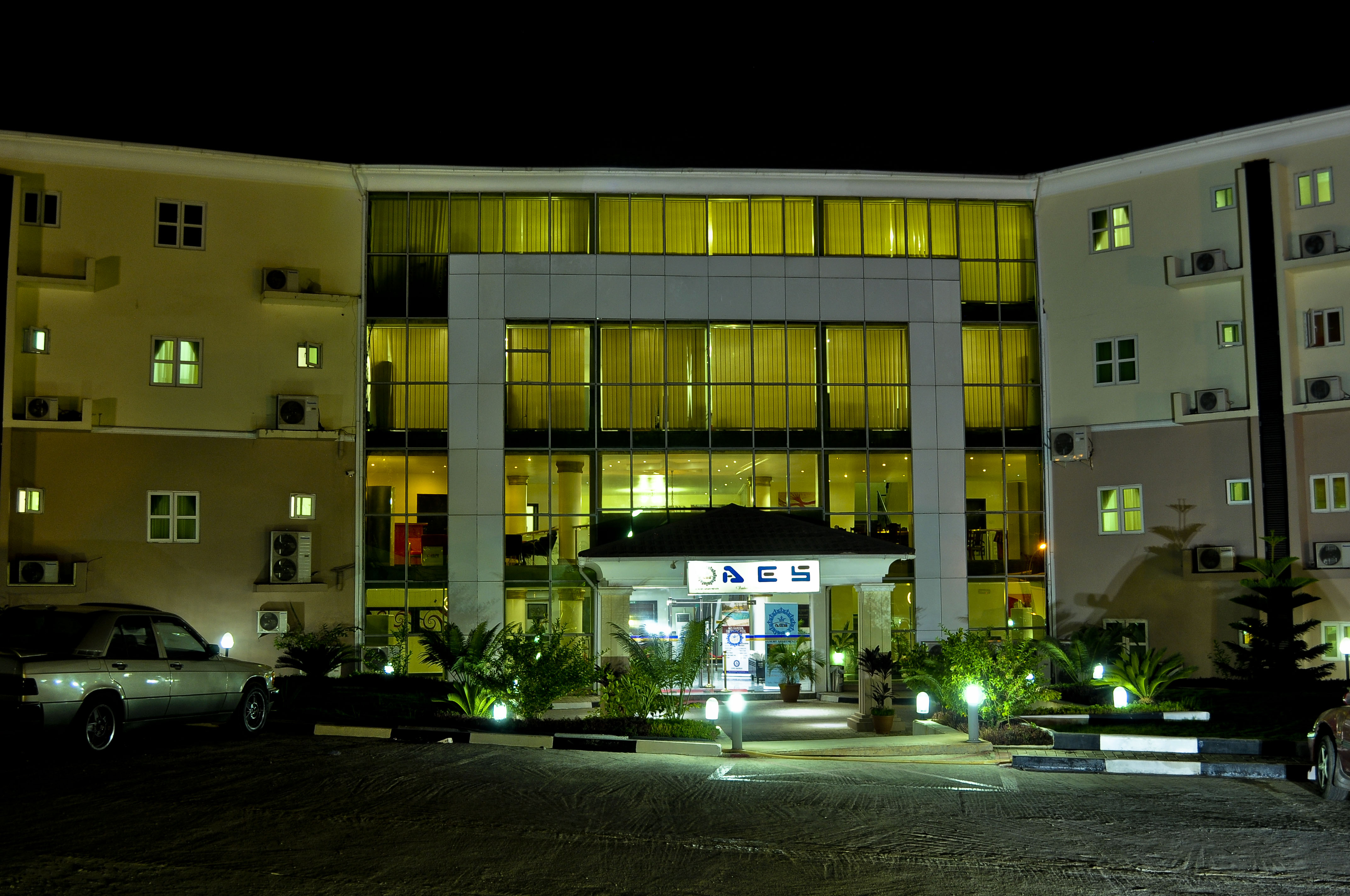 AES Luxury Apartment - Elegant Hotel Room Interior